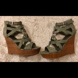 Guess wedges